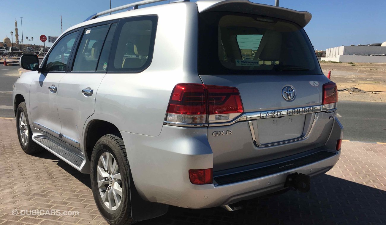 Toyota Land Cruiser سياره نظيفه حدا بدون حوادث صبغة الوكاله ضمان شاسيه جير ماكينه 8 ارباك