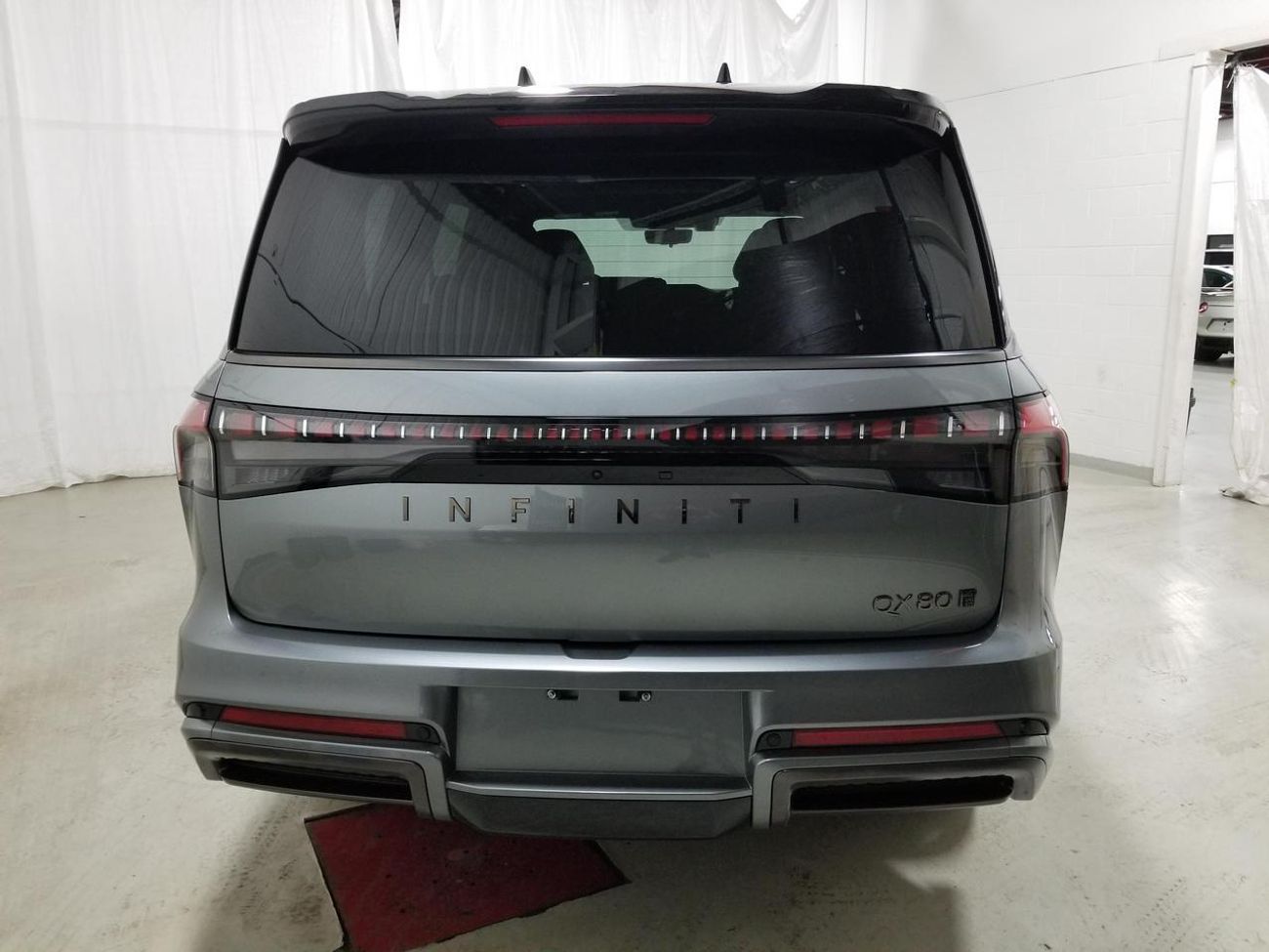 إنفينيتي QX80 AUTOGRAPH CANADIAN SPEC