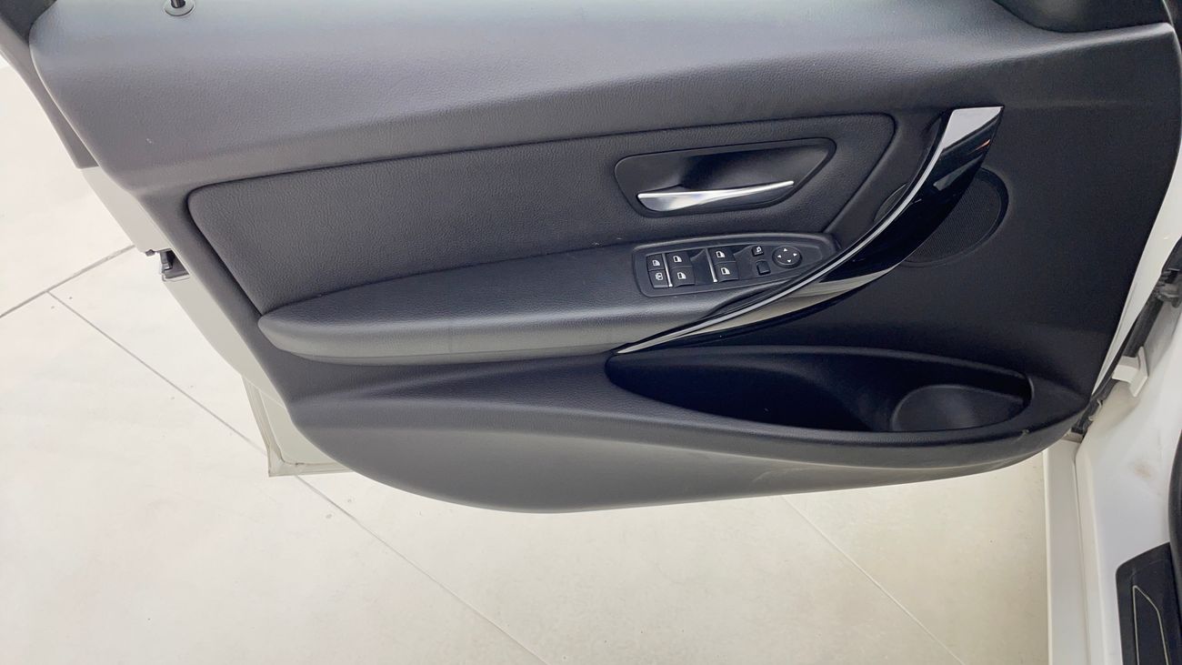 بي أم دبليو 318i EXCLUSIVE 1.5 | بدون دفعة مقدمة | اختبار قيادة مجاني للمنزل