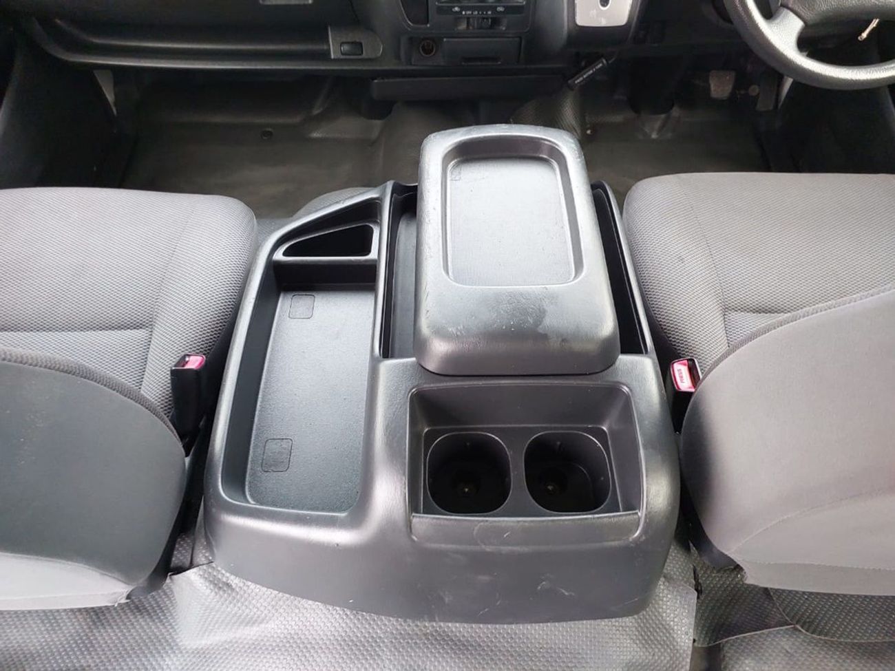 تويوتا هاياس TOYOTA HIACE COMMUTER VAN RHD 2012 MODEL 3.0 L DIESEL AUTOMATIC(PM14430)