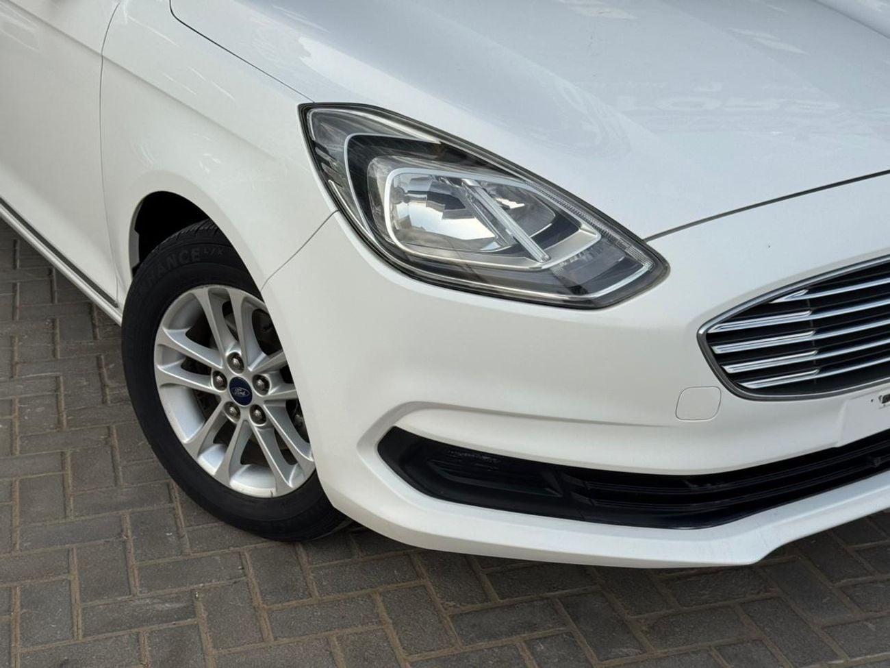 Ford Escort ECO CAR / GCC / BIG SCREEN / RIMS / APPLE ANDROID AUTO / IN PERFECT CONDITION