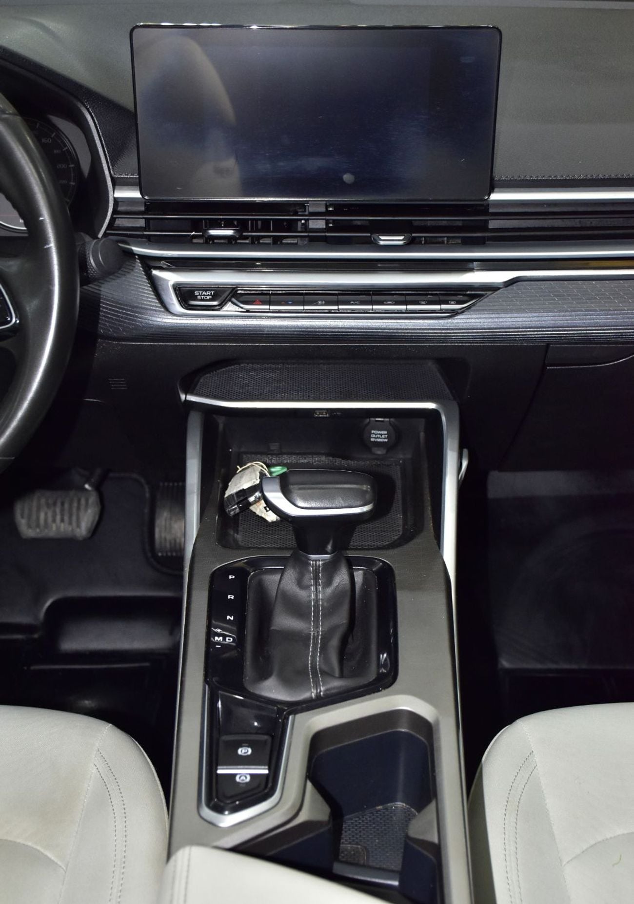 جيلي إمجراند EXCELLENT DEAL for our Geely Emgrand 1.5L ( 2024 Model ) in Golden Color GCC Specs