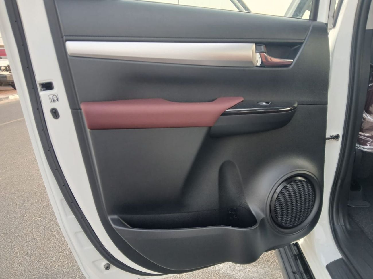 تويوتا هيلوكس SR5 (NON GCC) 2.4 Turbo Diesel -Bahrain Specifications 0KM Export Only