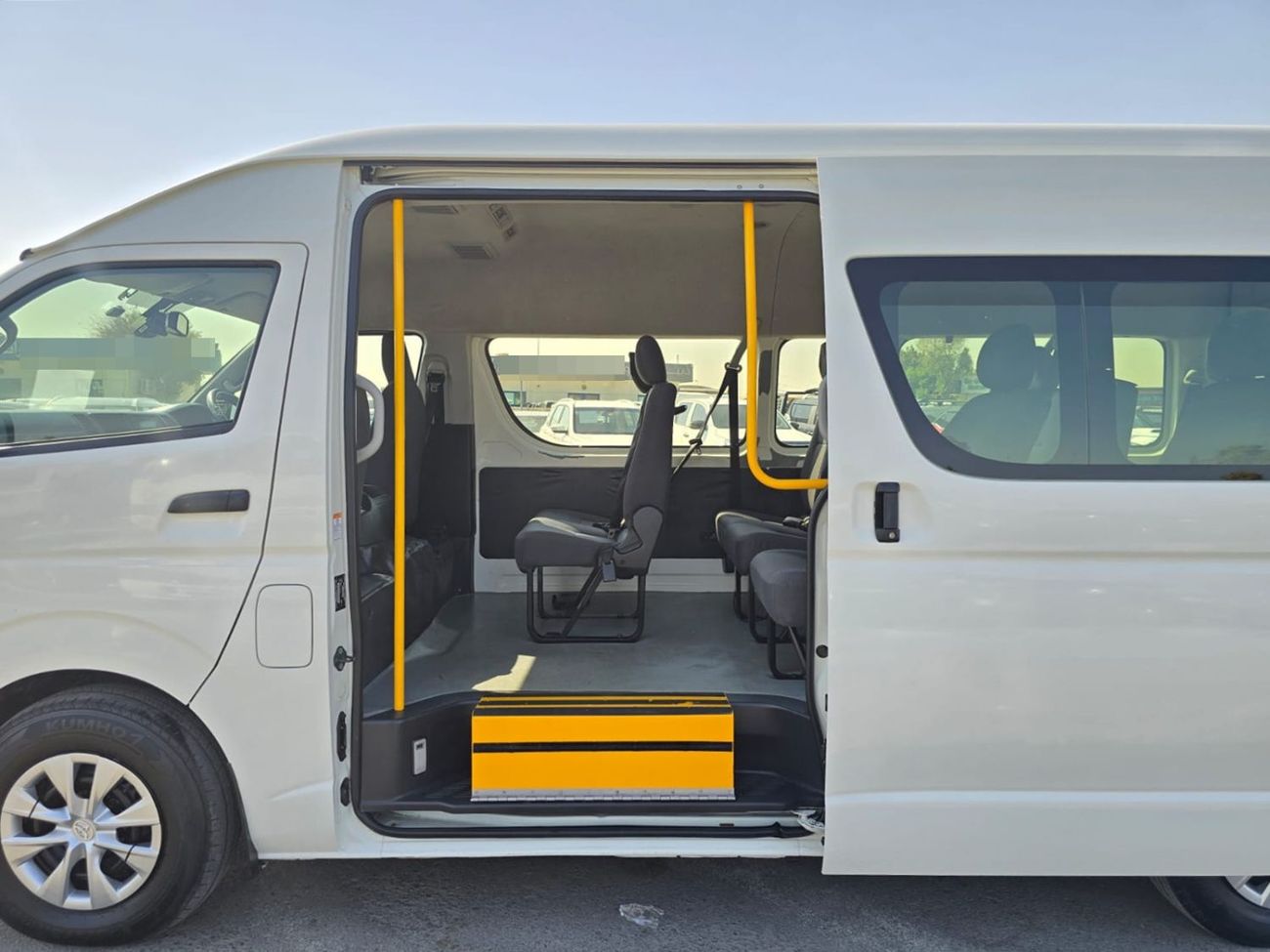 Toyota Hiace TOYOTA HIACE COMMUTER VAN RHD 2016 MODEL 3.0 L DIESEL AUTOMATIC(PM30307)