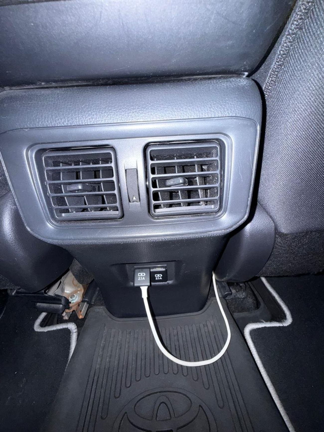 تويوتا راف ٤ XLE 2.5L