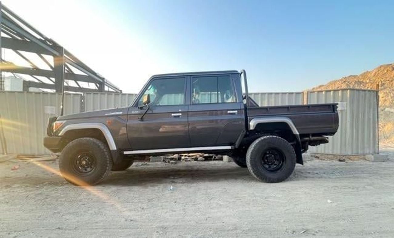 Toyota Land Cruiser Pick Up DIESEL 4.5 LITER ,RIGHT HAND DRIVE ,ONLY FOR EXPORT AVAILABLE