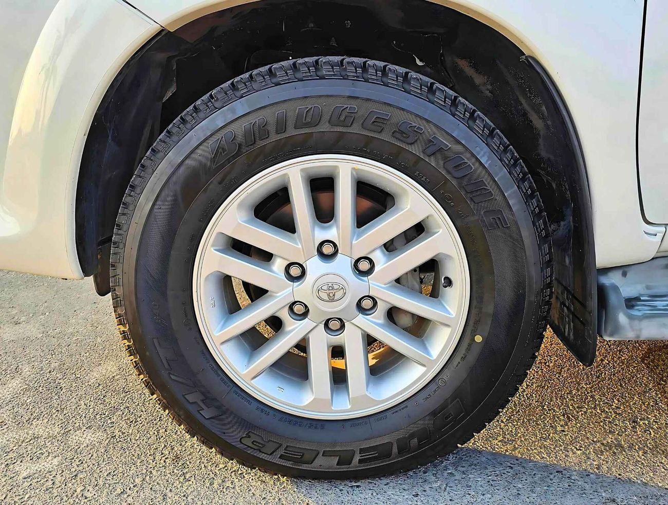 Toyota Fortuner V4 GCC/ 4WD/ LOW MILEAGE/ SINGLE OWNER/ NON ACCIDENT/ EXCELLENT CONDITION/ LOT# 65624