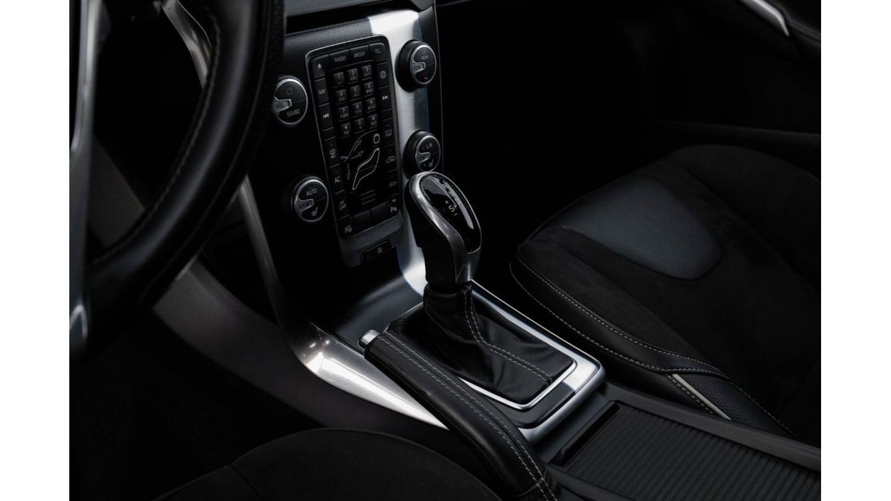 Volvo V40 R Design 40 T5  | 1,187 P.M (4 Years)⁣ | 0% Downpayment | Well Maintained