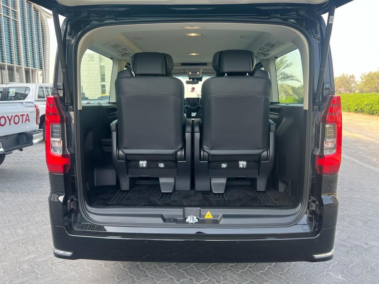 تويوتا جرافينا ECTTAE001 - 2026 Toyota Granvia Premium - 3.5L Petrol Auto Black Full Options - Black Black