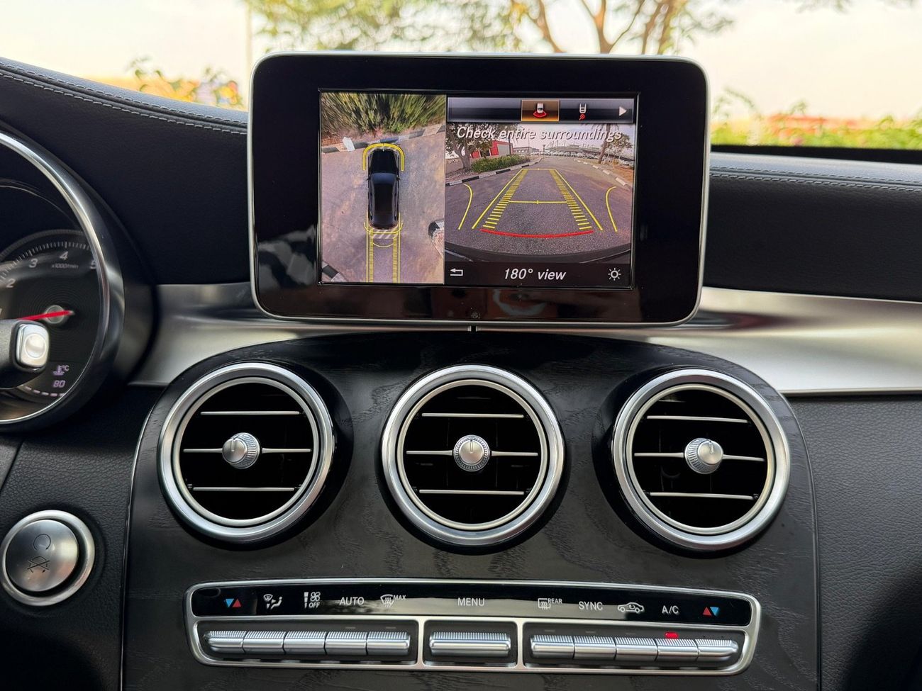 مرسيدس بنز GLC 250 4MATIC 2.0L