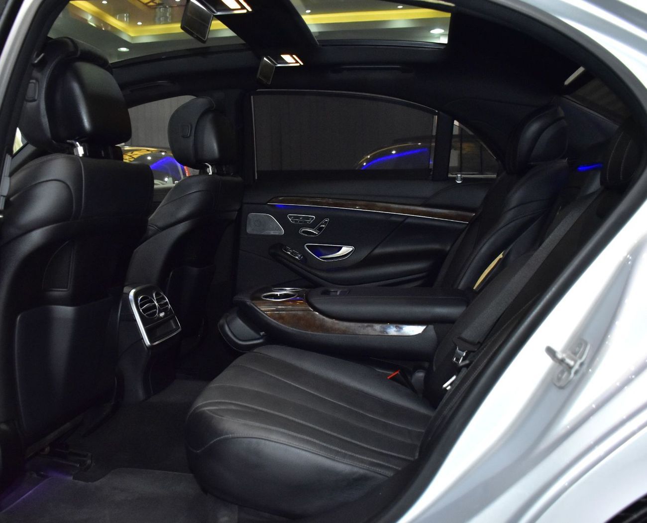 Mercedes-Benz S 550 EXCELLENT DEAL for our Mercedes Benz S550 ( 2016 Model ) in Silver Color American Specs