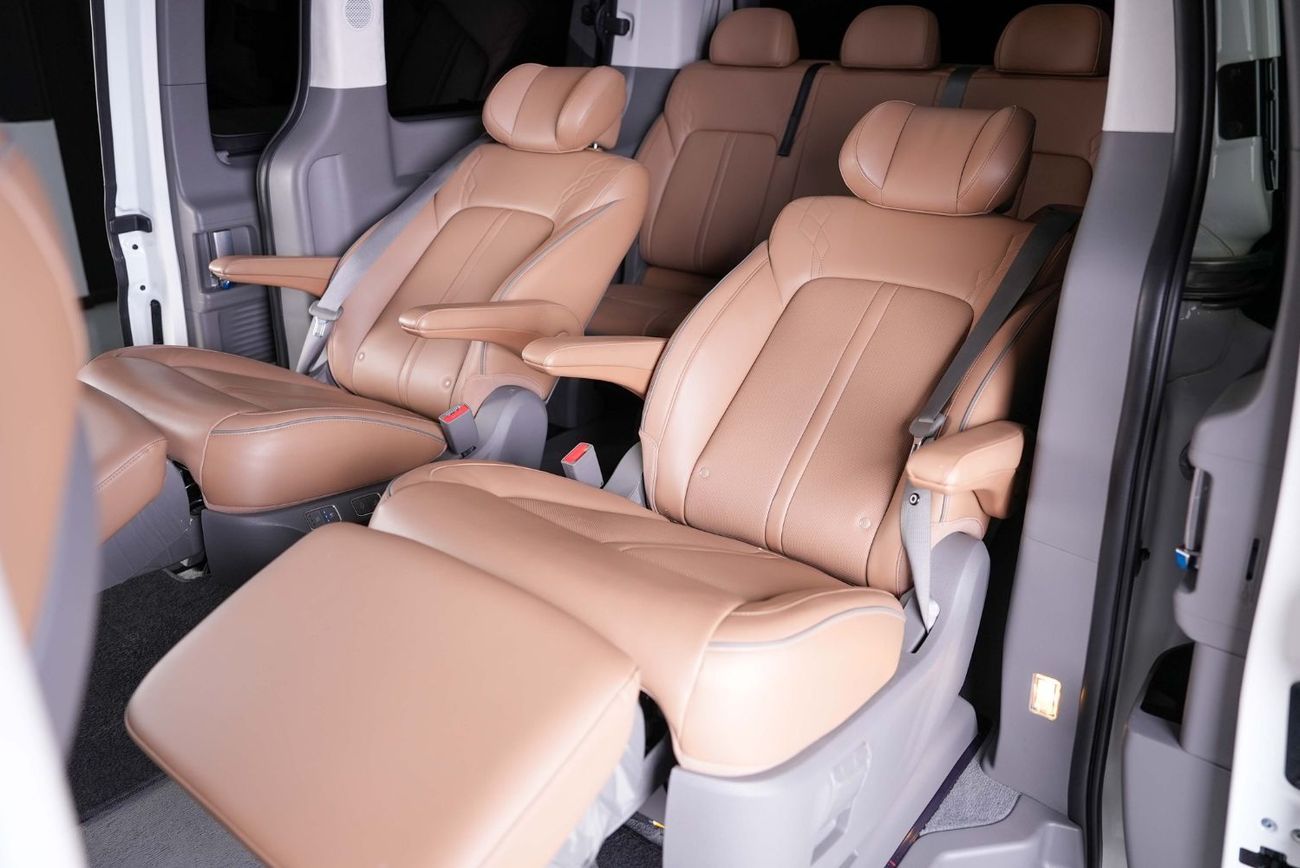 Hyundai Staria Van 3.5L (6 Seater) GCC - Full Service History- 7 Seater VIP Leather Seats- Mint Condition