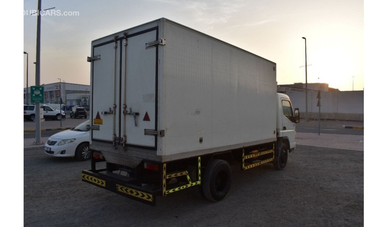 ميتسوبيشي كانتر 2006 | MITSUBISHI CANTER 4.2TON TRUCK | RED-DOT CHILLER | 14FEET | GCC | VERY WELL-MAINTAINED | SPEC