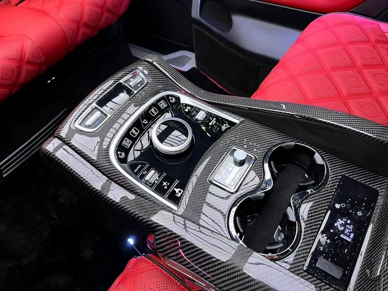 مرسيدس بنز V 300 NEW ARRIVAL 2026 MODEL VIP MERCEDES GCC V300 with ADDITIONAL REAR AC - 2 Years Warranty by VLINE