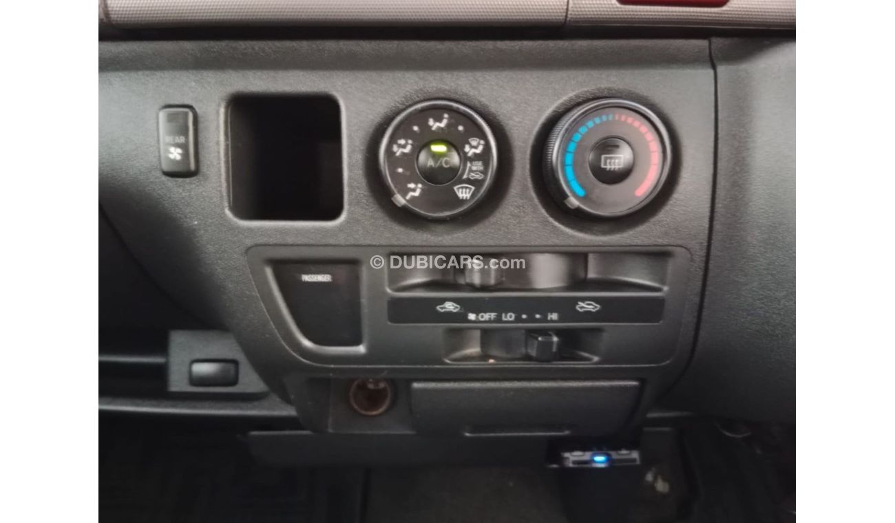 تويوتا هاياس TOYOTA HIACE VAN RIGHT HAND DRIVE (PM1621)