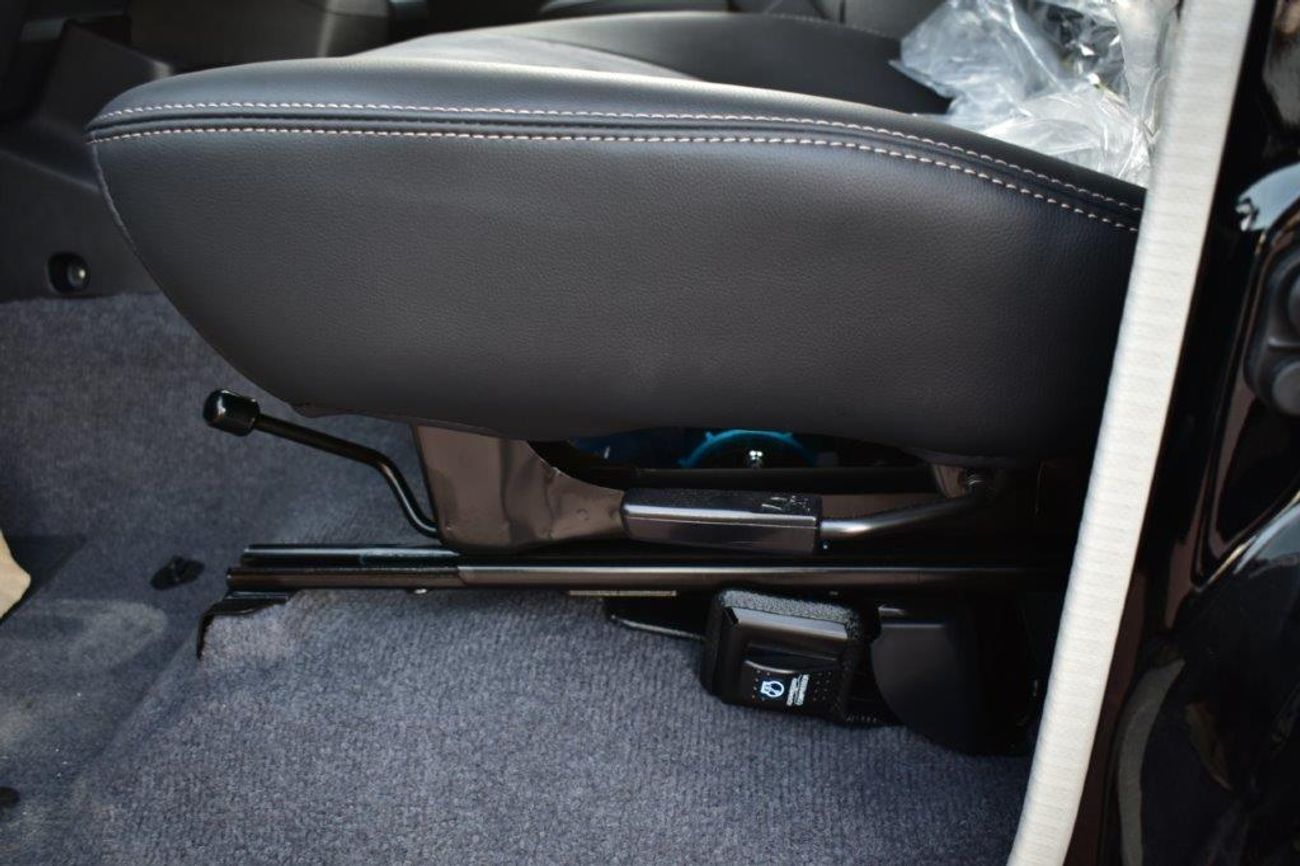 Toyota Land Cruiser 70 2025 TOYOTA LAND CRUISER 76 HARDTOP 40TH ANNIVERSARY LX-Z 2.8L DIESEL 4WD 5-SEATER AUTOMATIC