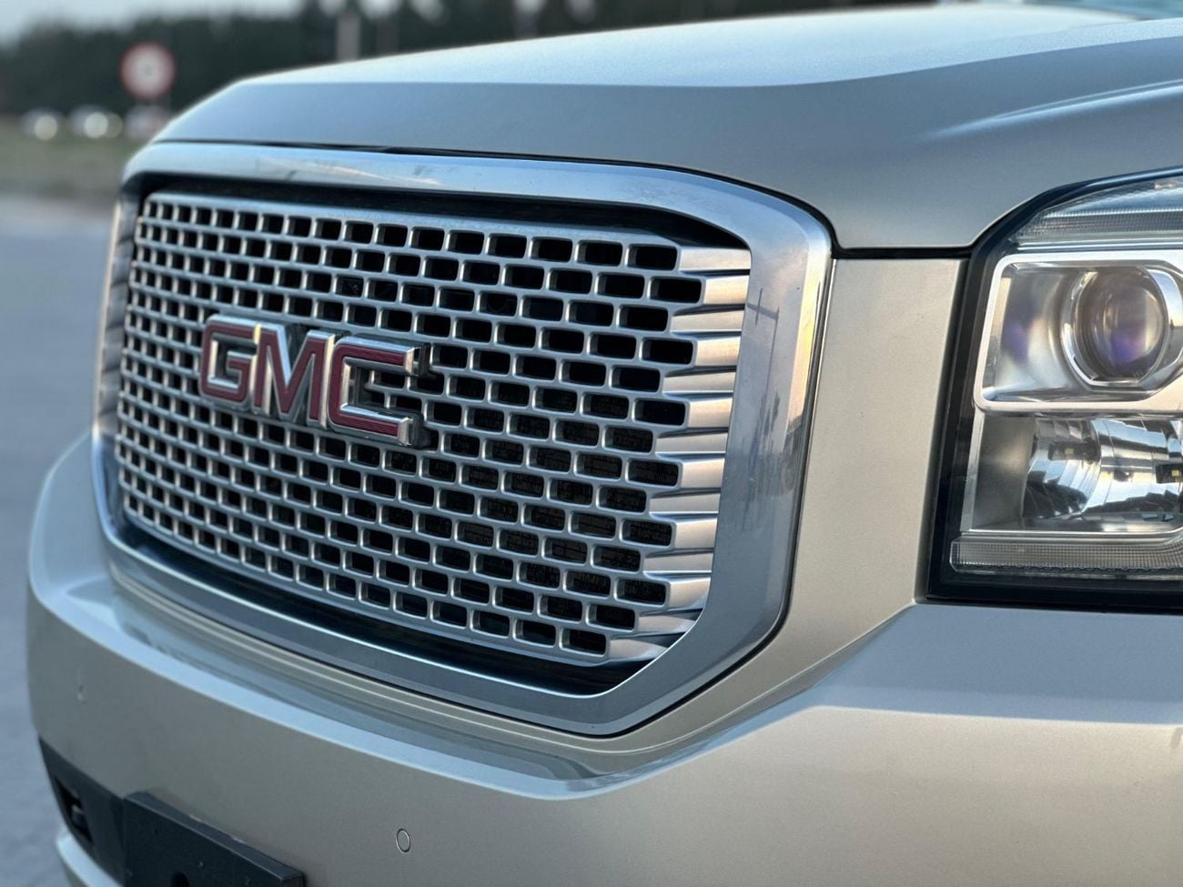 GMC Yukon Denali 6.2L (8 Seater)