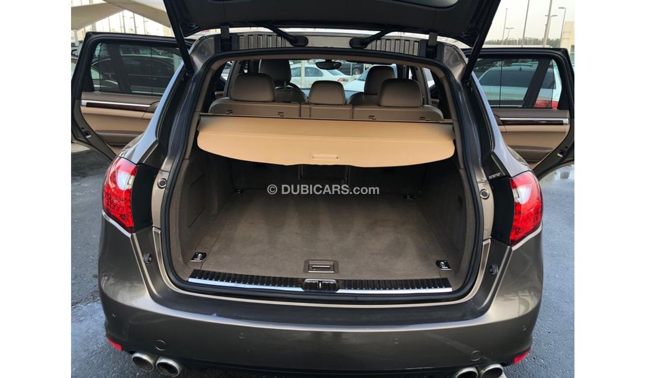 بورش كايان موديل 2011 خليجي حاله ممتازه من الداخل والخارج فل مواصفات كراسي جلد بانورما وتحكم كهربي كامل ونقطه ع