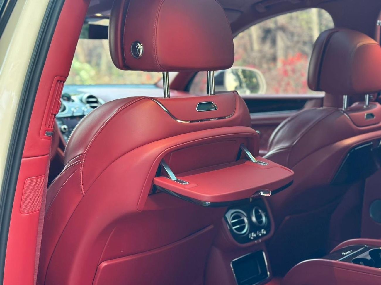 Bentley Bentayga Bentayga 4.0T 2017 Bentley Bentayga W12 Twin Turbo - GCC Spec