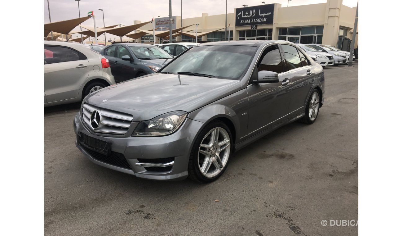 مرسيدس بنز C200 نحن نقدم : * خدمات تمويل السيارات على البنوك * ضمان ممدد * خدمات التسجيل / التصدير