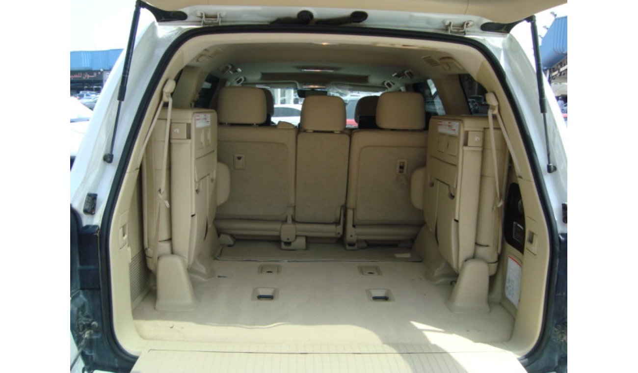 Toyota Land Cruiser GXR V8