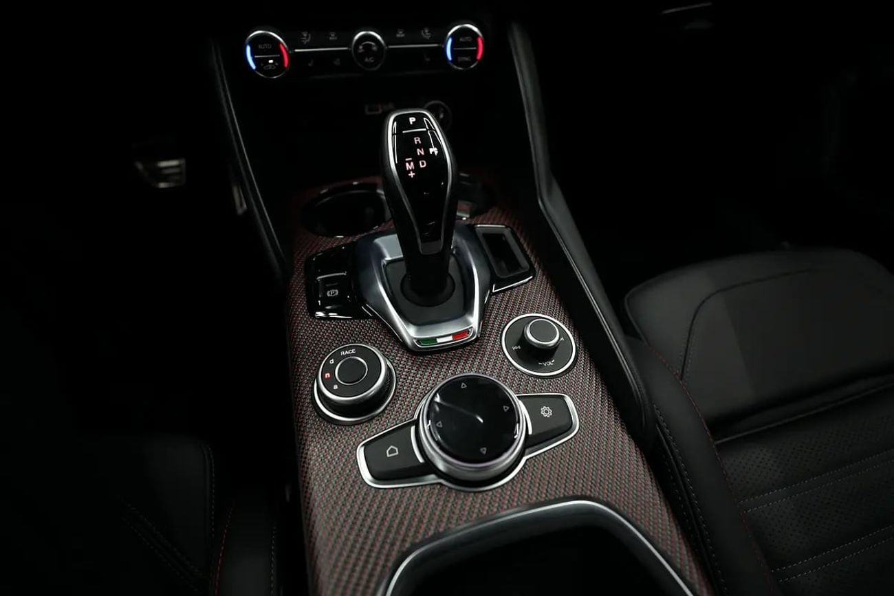 ألفا روميو جوليا Alfa Romeo Giulia Super 2025 | GCC Specs | Brand New