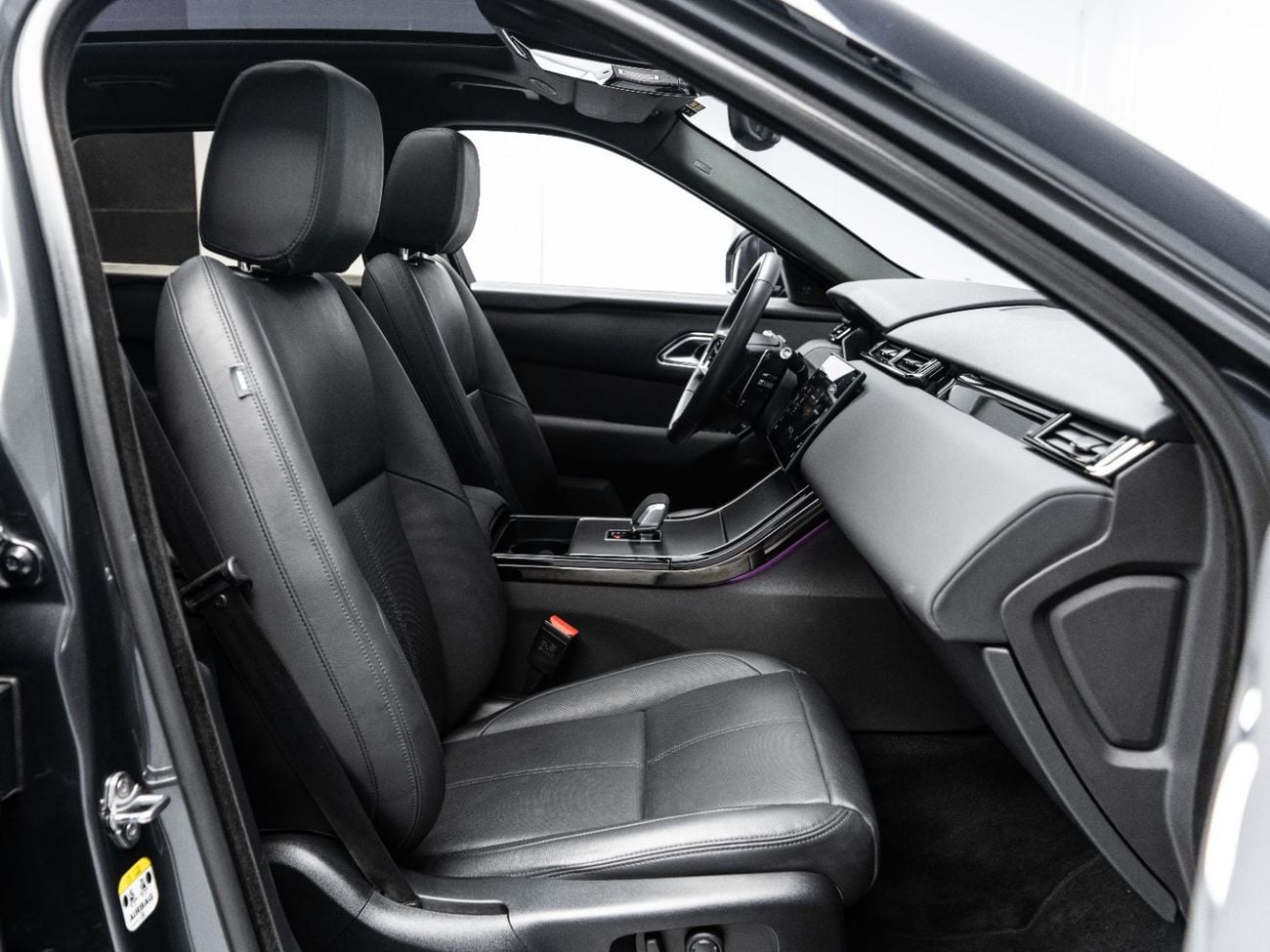 لاند روفر رينج روفر فيلار Dynamic SE P250 2.0L2025 Range Rover Velar Dynamic SE P250, 2.0L 4cyl, 4WD, 247 bhp, 8 Speed Automat