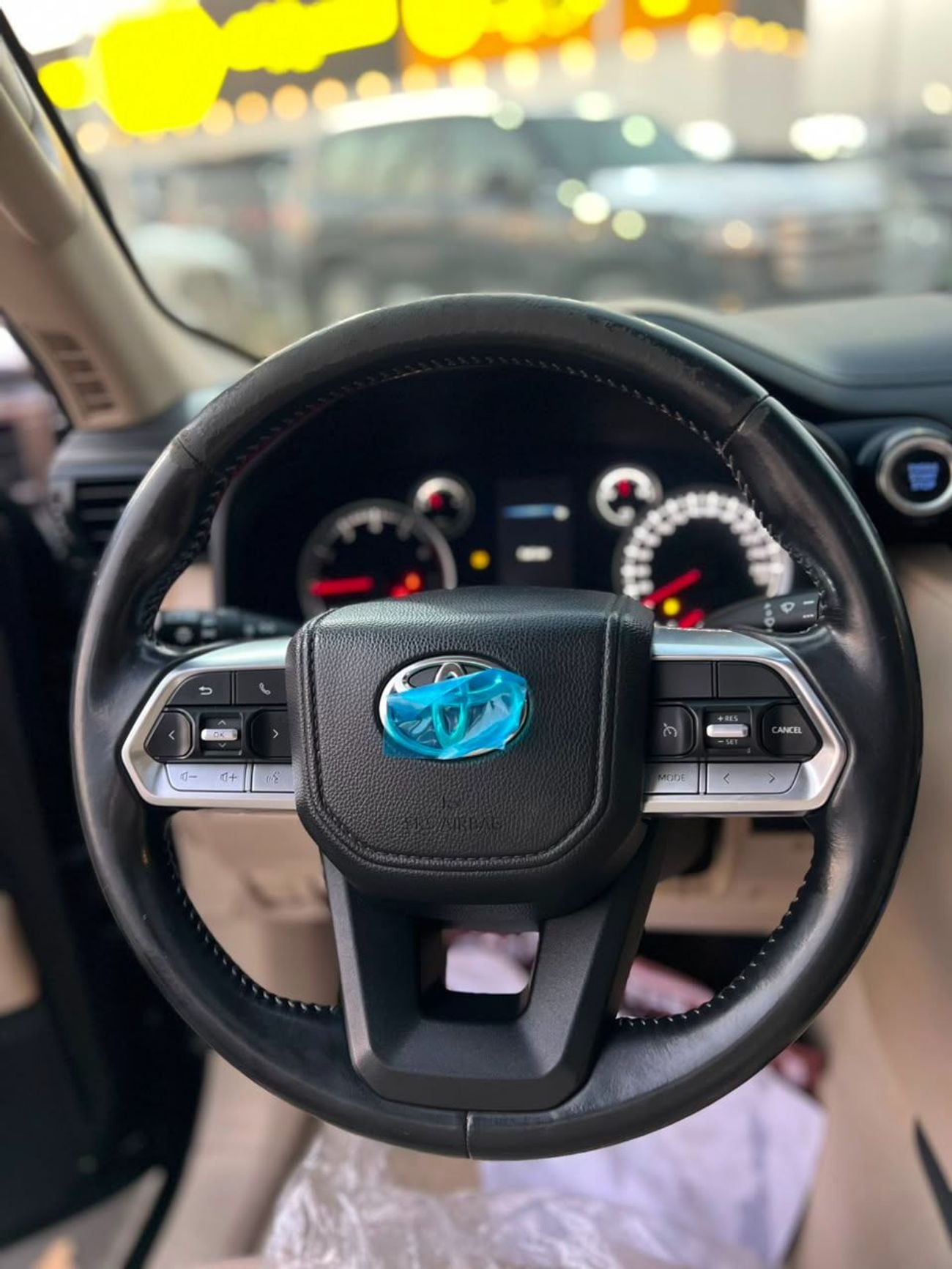 تويوتا لاند كروزر GXR 2022MODEL 4.0L v6 petrol Engine Colour Black push start Transmission Automatic Interior.Begie leathe