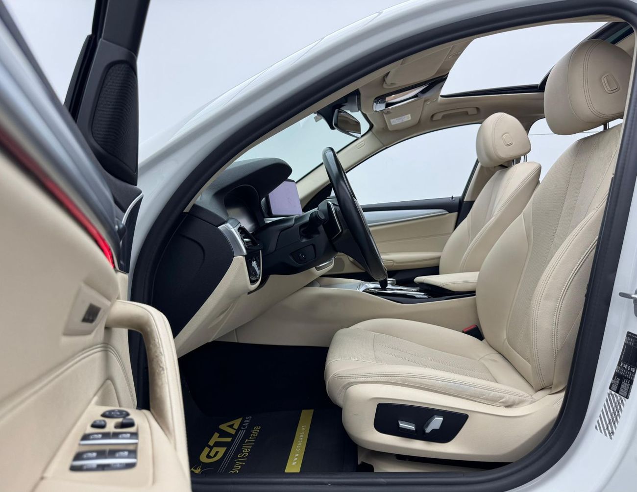 بي أم دبليو 520i Std 2.0L 2021 BMW 520i, BMW Service History, BMW Warranty & Service Contract, Excellent Condition, G