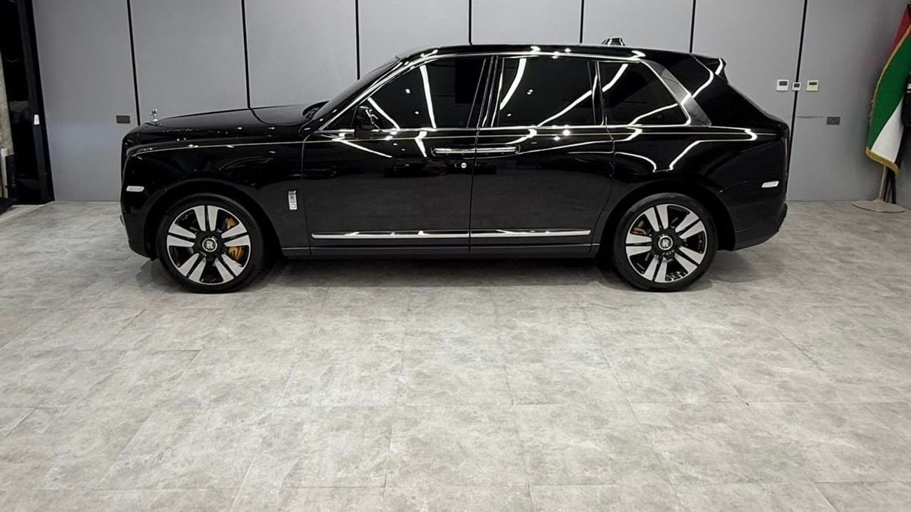 Rolls-Royce Cullinan Silver badge