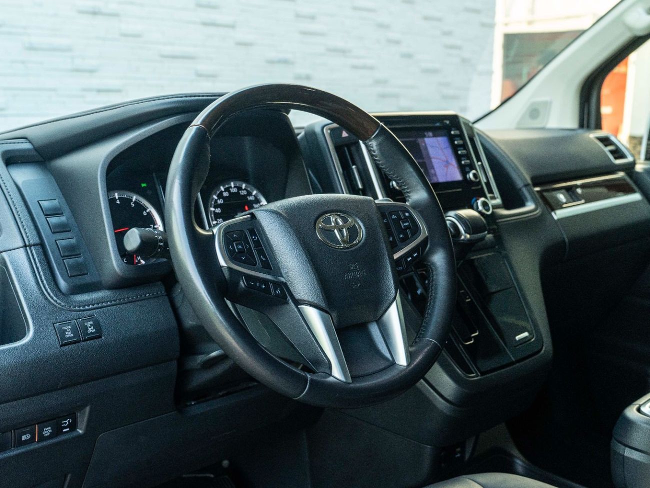 تويوتا جرافينا AED 2,516 PM • GRANVIA PREMIUM 3.5L V6 • LOW KMS • 4 CAPTAIN CHAIRS • FULLY LOADED TOP OPTION