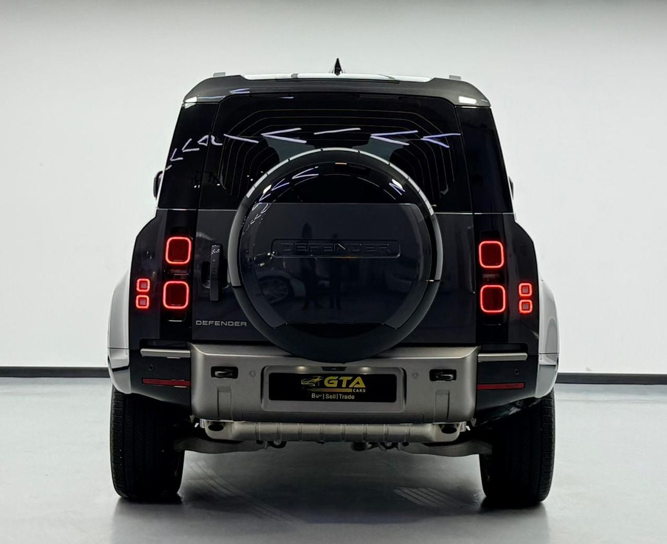 لاند روفر ديفندر P400 110 X-Dynamic SE 3.0L (5 Seater)