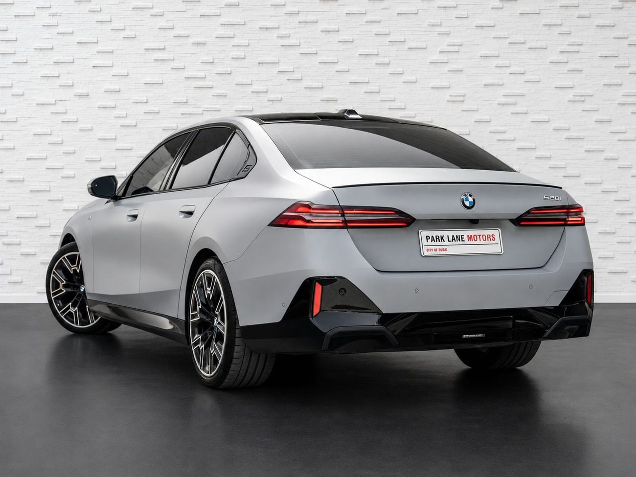 بي أم دبليو 520i 520I M SPORT TITANIUM