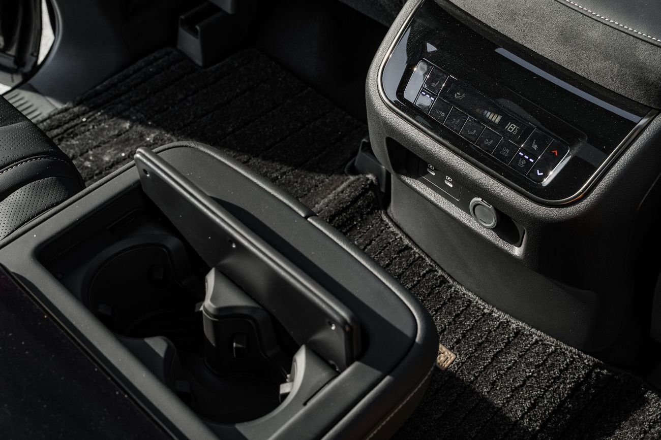 Infiniti QX80 Autograph Captain Chairs 3.5L