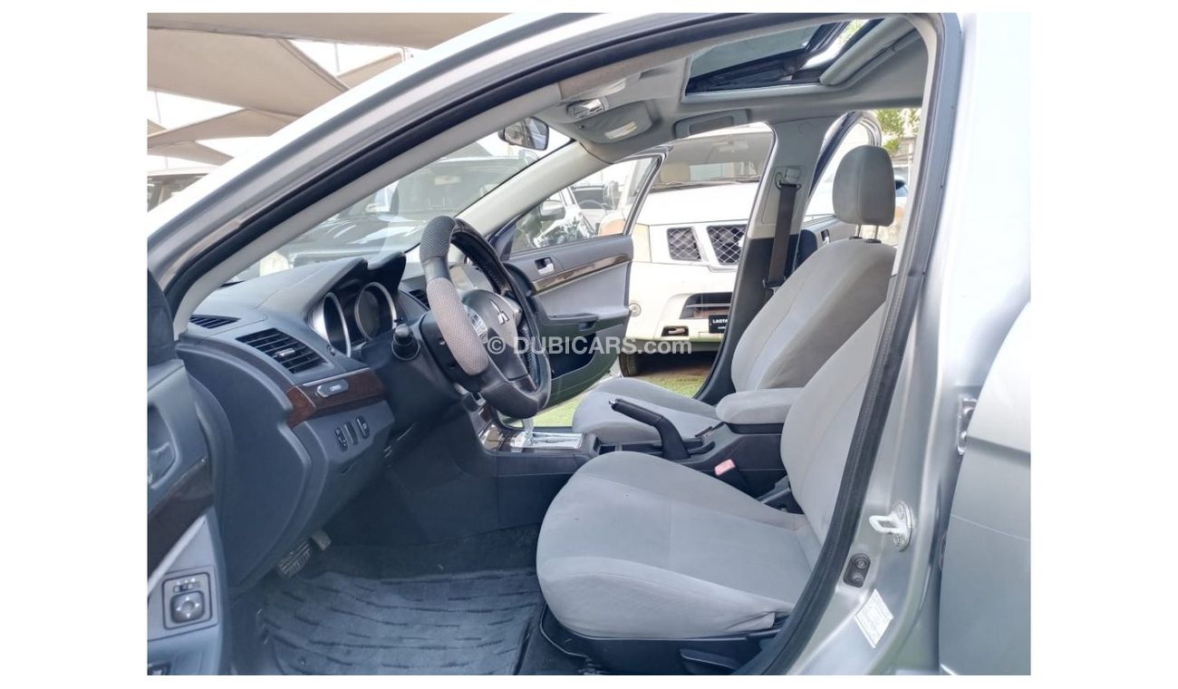 ميتسوبيشي لانسر 1600سى سى موديل 2009 خليجى فل أوبشن  خشب فتحة شاشة كاميرا خلفية بحالة ممتازة