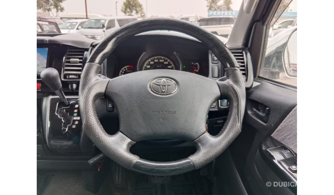 Toyota Hiace TOYOTA HIACE VAN RIGHT HAND DRIVE (PM1555)