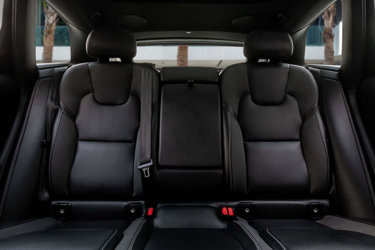 فولفو XC 60 XC60 B5 Ultimate Dark | 2,155 P.M | 0% Downpayment | Volvo Warranty