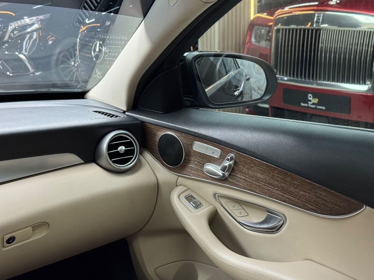 مرسيدس بنز C 300 Std 2.0L (241 HP)