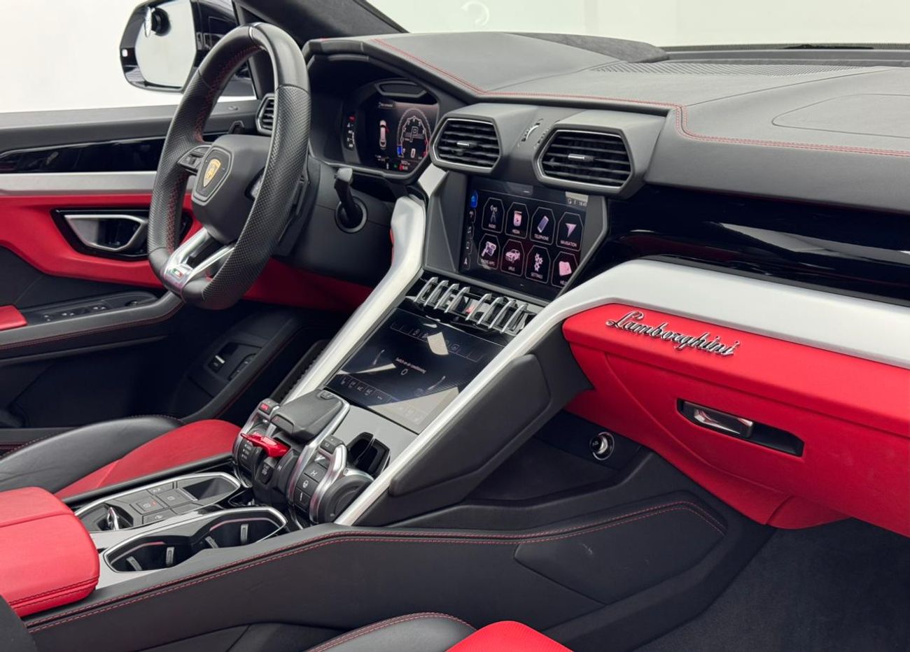 Lamborghini Urus STD 4.0T V8 2019 Lamborghini Urus, Full Lamborghini Service History, 1 Year Warranty, GCC