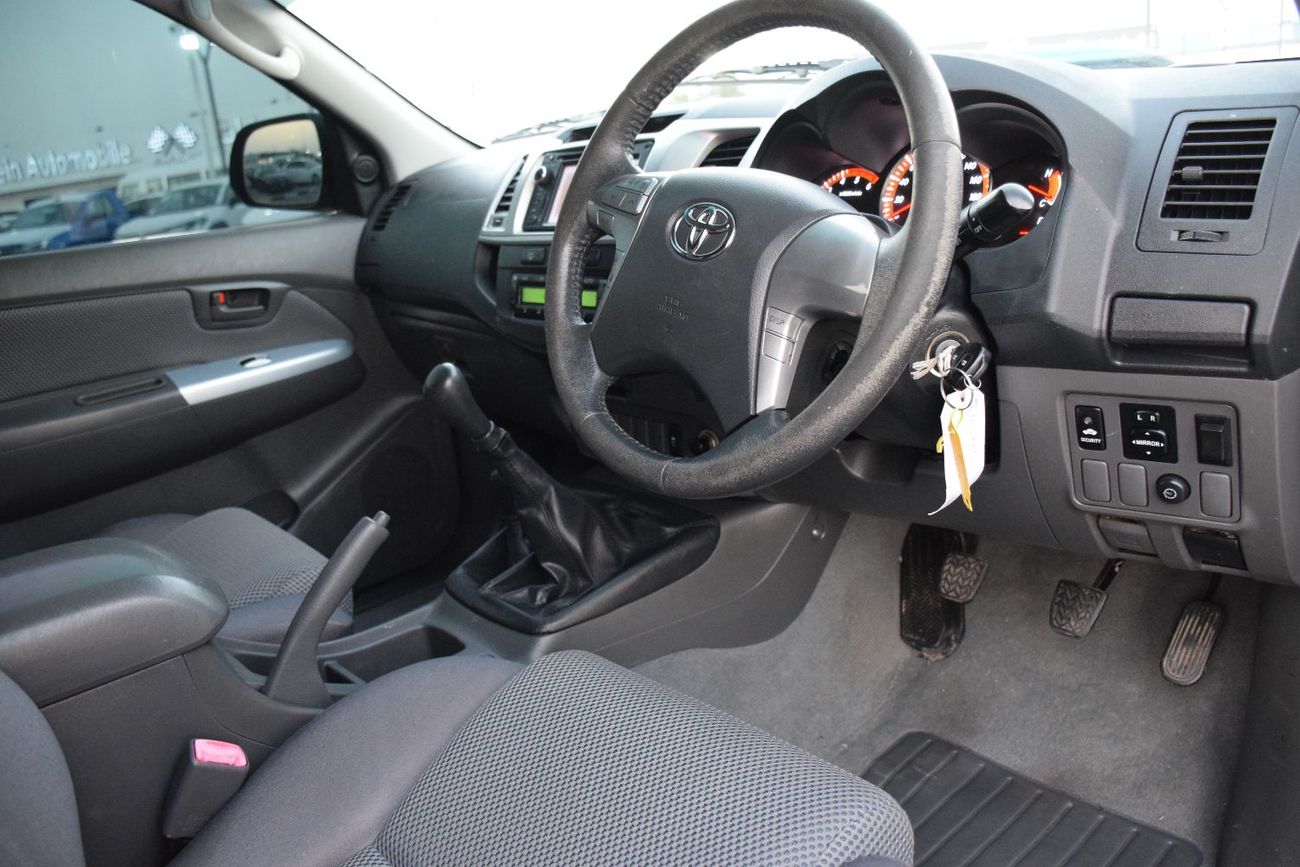 تويوتا هيلوكس 4x4 Diesel 3.0L Right Hand (Export Only)