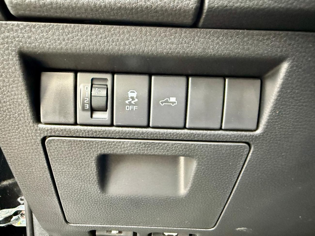 Isuzu DMax 3.0L Crew Cab 4WD LS (A/T)