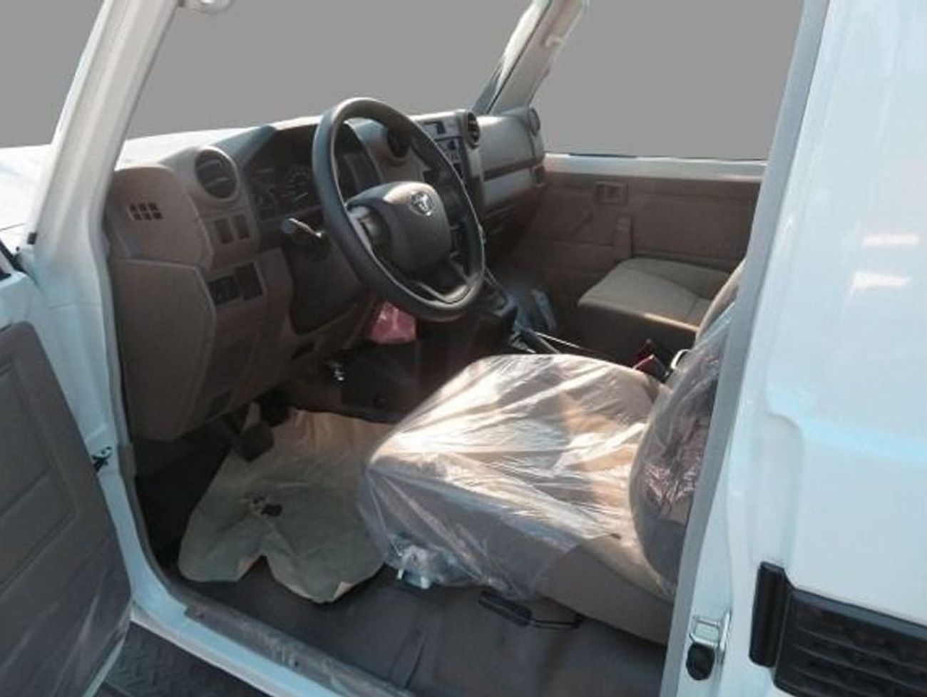 تويوتا لاند كروزر بيك آب LC 79 2.8 T/DSL STD- E A/T