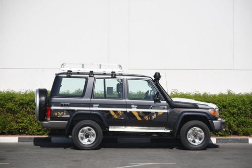 تويوتا لاند كروزر 70 76 V8 4.5L Diesel MT- Full option (Export only)