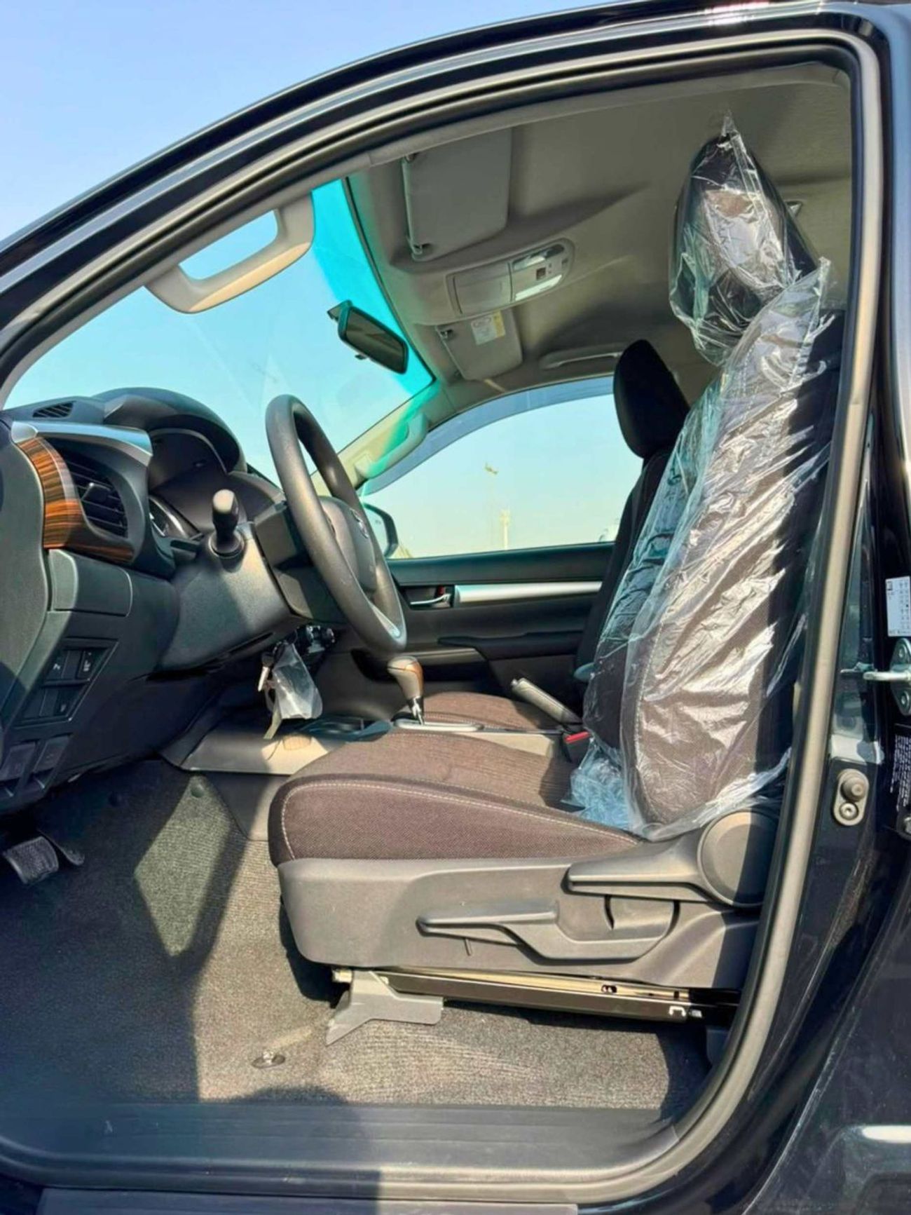 Toyota Hilux SR5 (NON GCC) SR5 | 2.8L V4 DIESEL | FULL OPTION | BLIND SPOT | OVER FNDER (CODE # HDAH1)
