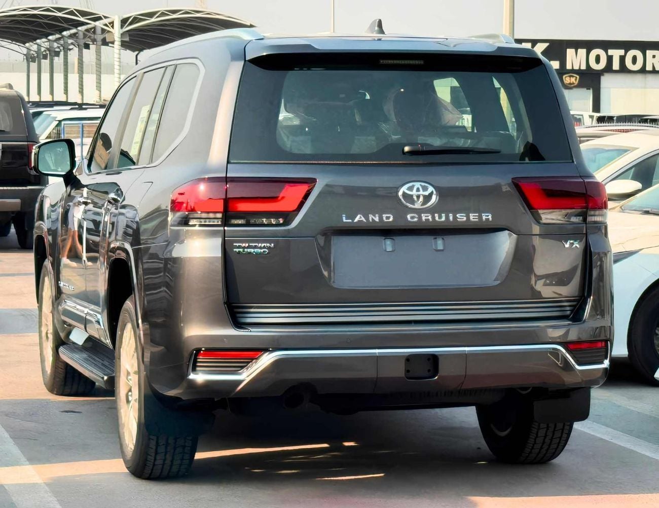 Toyota Land Cruiser VX 3.3L DIESEL TWIN TURBO | REAR ENTERTAINMENT SCREEN | BIG DVD | RADAR | JBL SPEAKERS (CODE # LCDVX