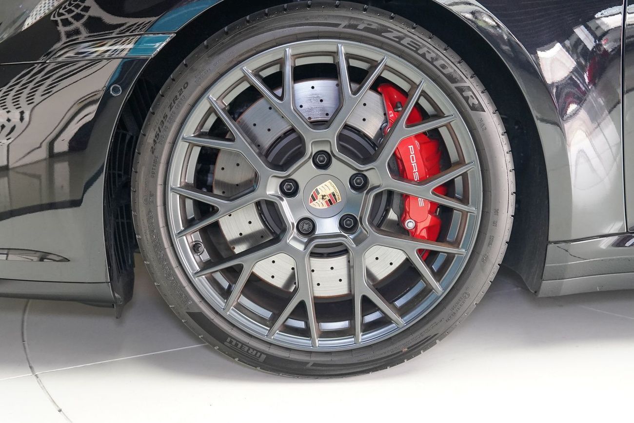 بورش 911 Carrera GTS 3.0L (450 HP) Convertible