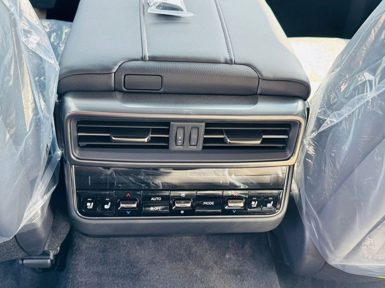 لكزس LX 600 LX600 SIGNATURE 3.5L PTR GCC A/T F/O WHITE 2025