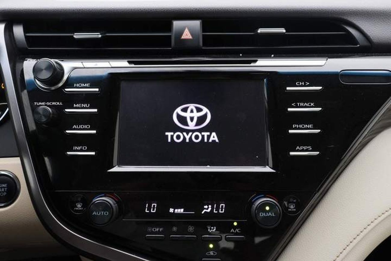 Handyhülle Mit Band Iphone Se 2020 Used Toyota Camry SE+ 3.5 2020 for sale in Dubai - 616259