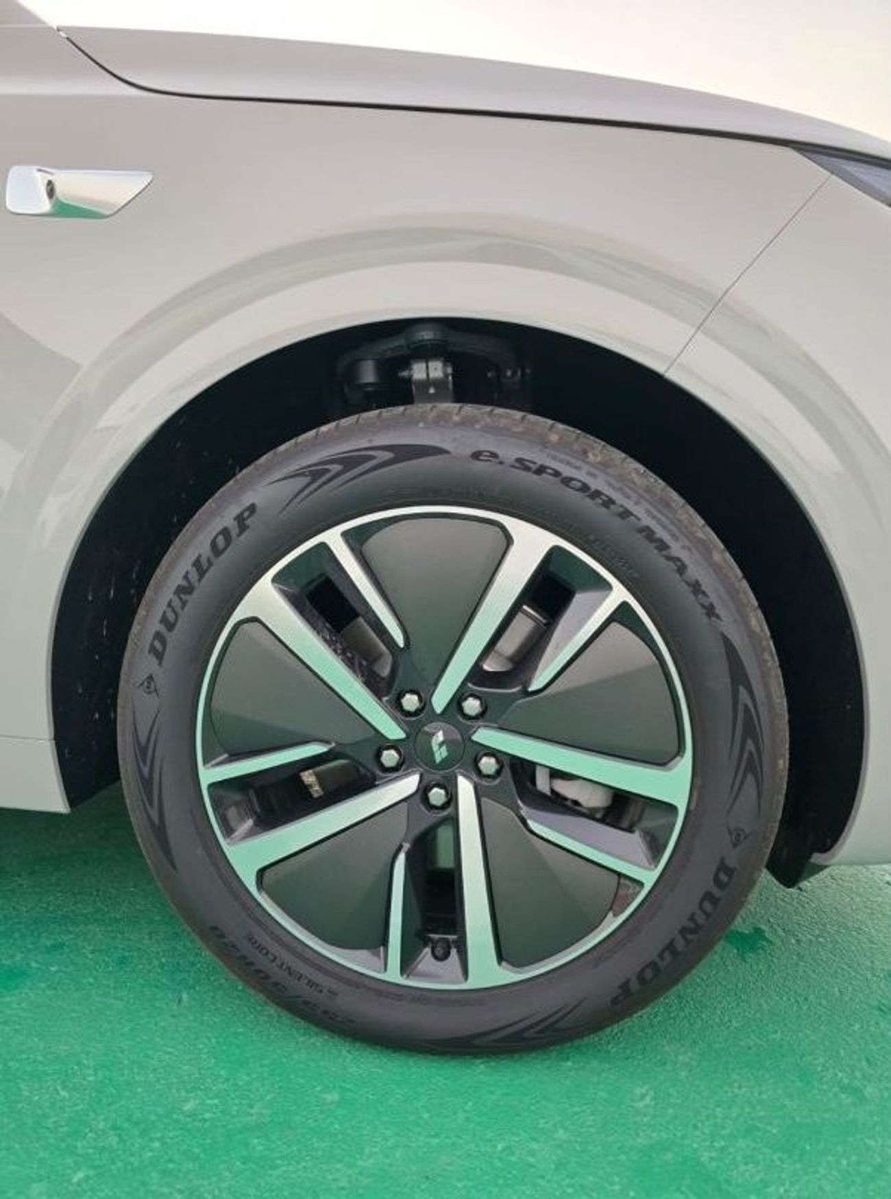 لي اوتو L7 Li AUTO L6 4WD 2024