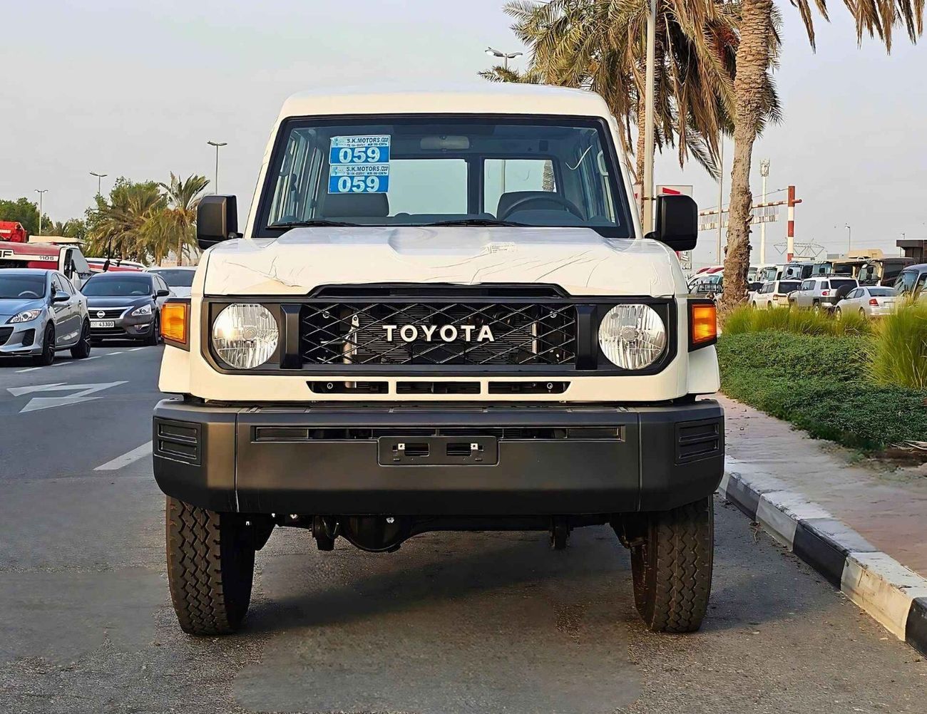 Toyota Land Cruiser 70 LC78 / V6 / 4.2L DIESEL / M/T / POWER WINDOWS WITH LEATHER (CODE # 68036)